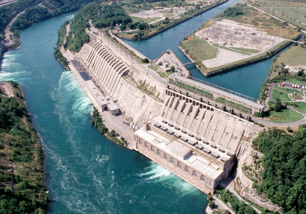 Photo of a dam and associated hydroelectric generating station alongside a river